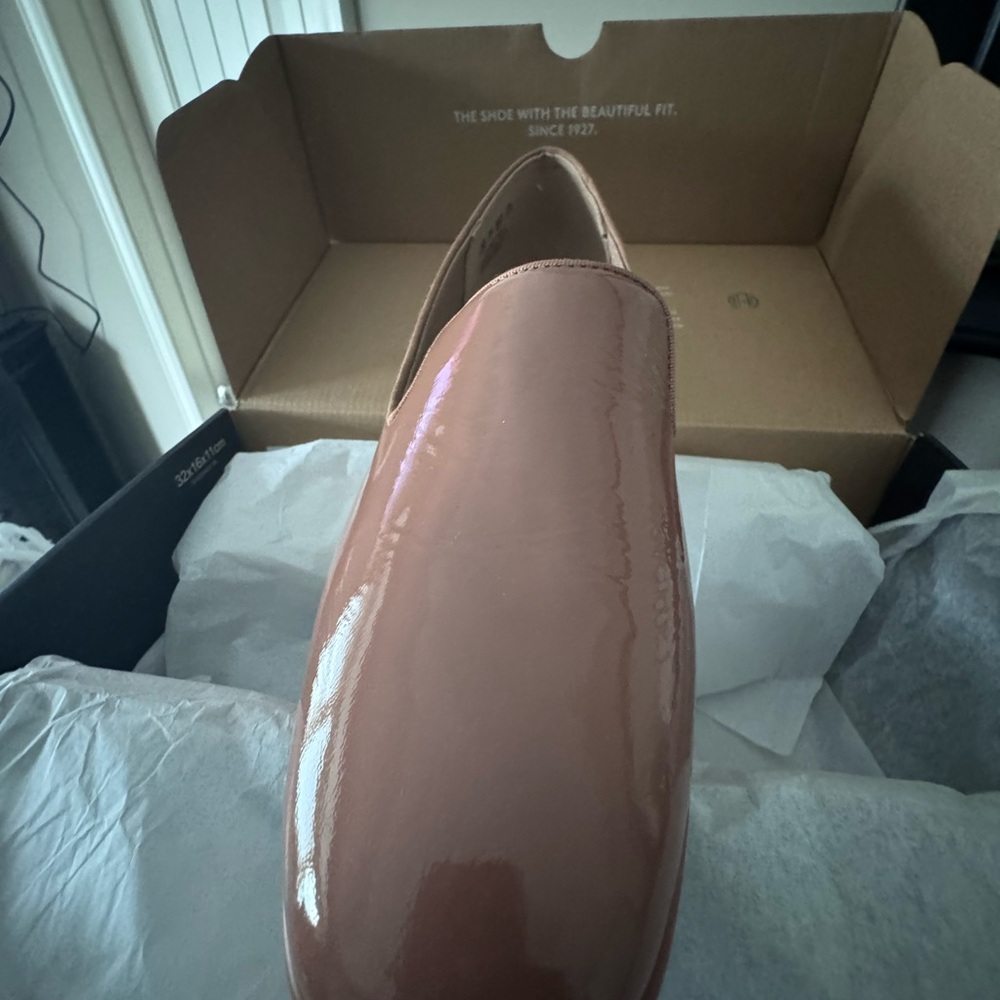Naturalizer Women Effortless Glossy Patent Leather Mauve Loafers- 9.5- BNWT - Picture 7 of 11